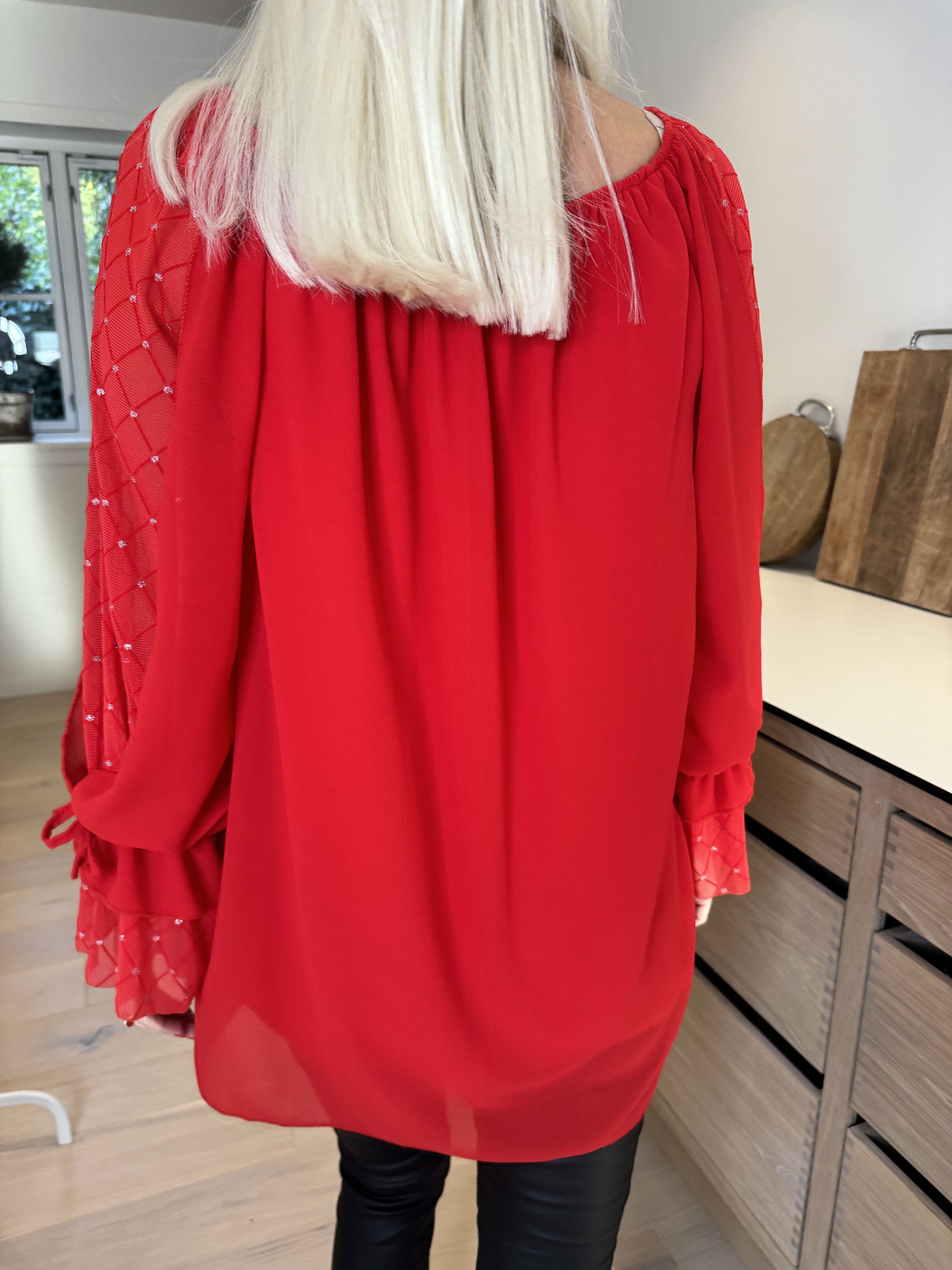 Ninell - Chiffongtunika med vackra ärmar